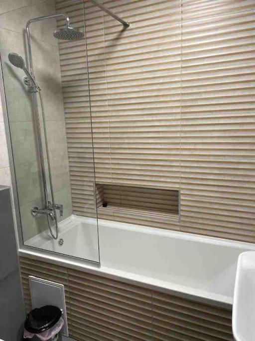 5 Dream Apartment 5 Cu Parcare Privata オラデア エクステリア 写真