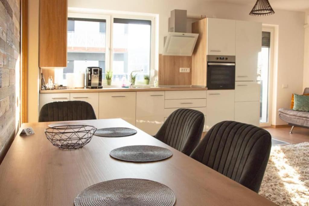 5 Dream Apartment 5 Cu Parcare Privata オラデア エクステリア 写真